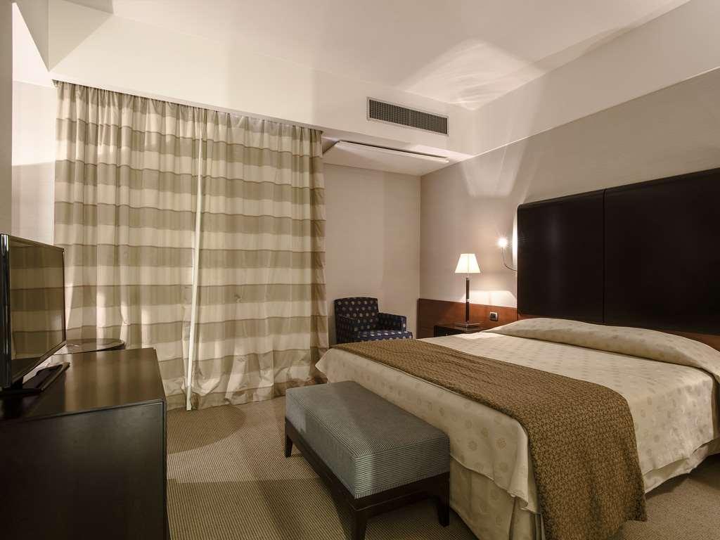 בולוניה Flyon Hotel & Conference Center חדר תמונה A room at the hotel