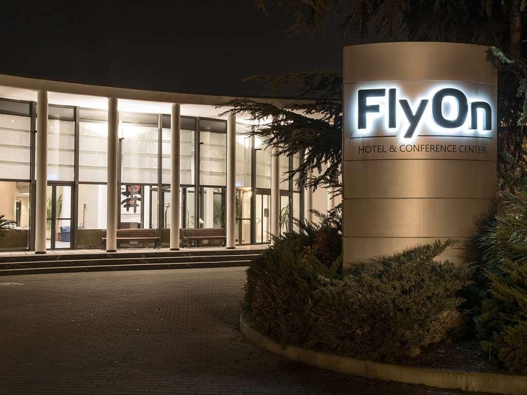 בולוניה Flyon Hotel & Conference Center מראה חיצוני תמונה Flyon Hotel and Conference Center