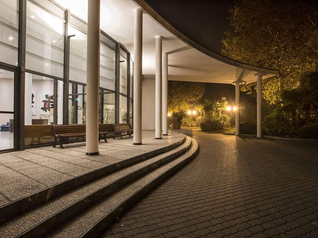 בולוניה Flyon Hotel & Conference Center מראה חיצוני תמונה The entrance of the museum