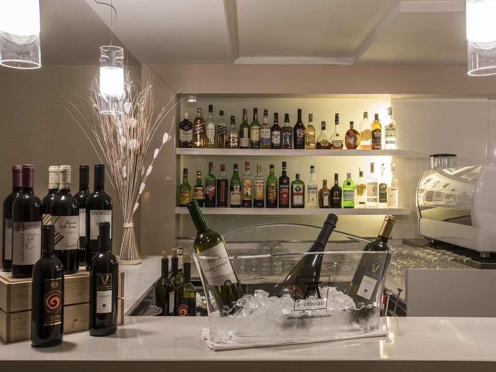 בולוניה Flyon Hotel & Conference Center מסעדה תמונה Wine cellar