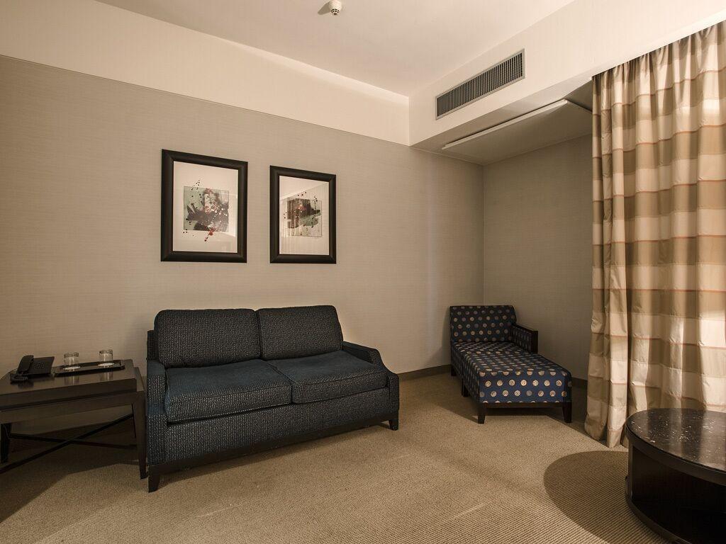בולוניה Flyon Hotel & Conference Center מראה חיצוני תמונה A room at the hotel