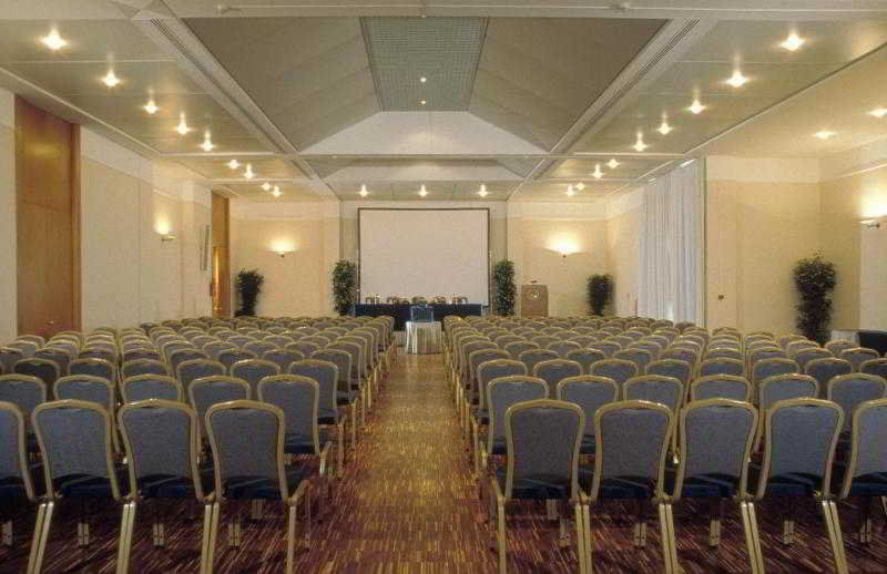 בולוניה Flyon Hotel & Conference Center מראה חיצוני תמונה The conference hall