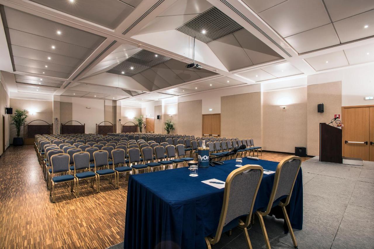 בולוניה Flyon Hotel & Conference Center מראה חיצוני תמונה The Hall of the Hotel
